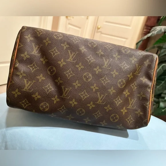 Authentic Louis Vuitton Speedy 30 - Picture 4 of 9